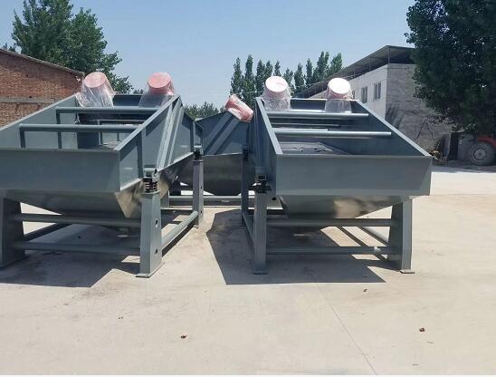 河(hé)南(nán)銳能(néng)機(jī)械3台脫水(shuǐ)篩發貨山(shān)西(xī)